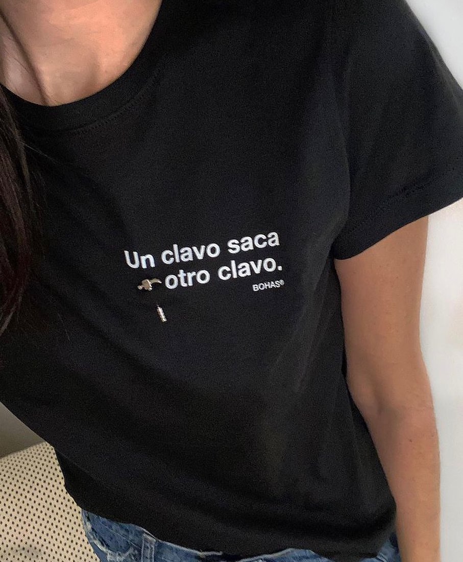 Polera Un clavo a otro clavo - Polera - Dfav
