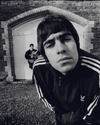 Colaboración favorita de la semana: Oasis X Adidas. Cuando el Britpop se viste completo de tres rayas.